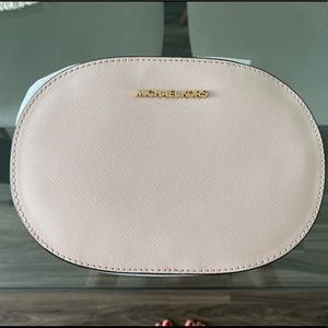 Jet Set Travel Medium Saffiano Leather Crossbody Bag